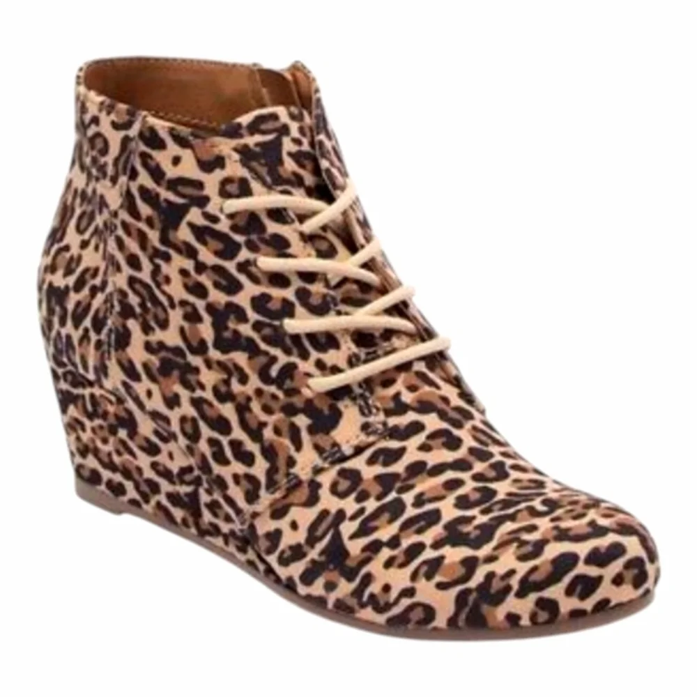 Dolce Vita DV8 Women's‎ Animal Print Wedge Shoes - Size 7